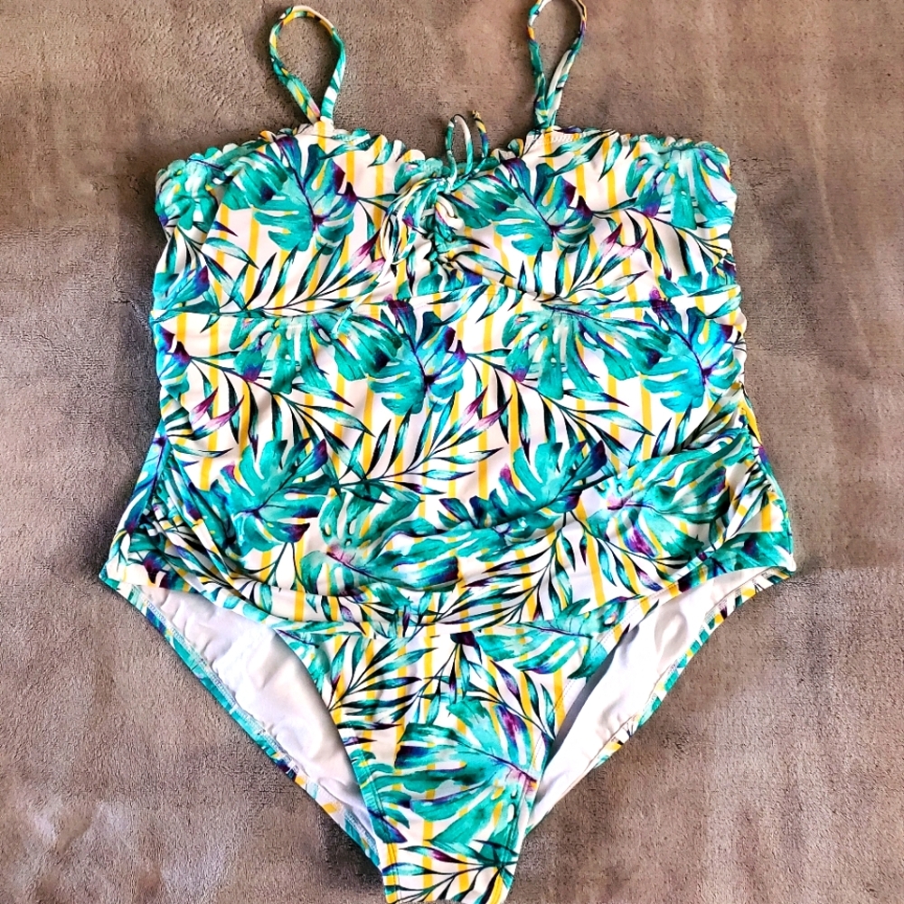 Bathing Suit, Size 3X, Whole Piece, Beautiful Bright Colors, NEVER WORN